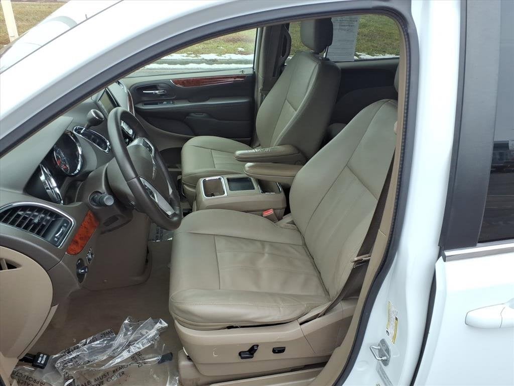 2016 Chrysler Town & Country Touring