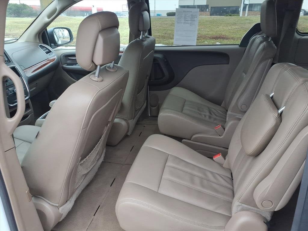 2016 Chrysler Town & Country Touring