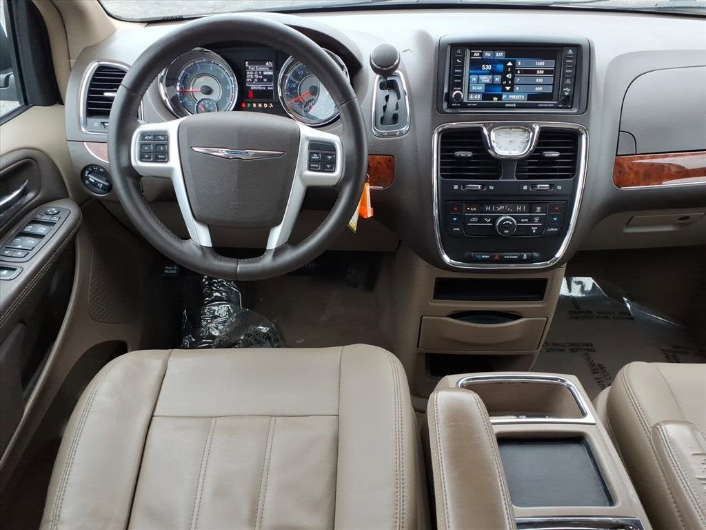 2016 Chrysler Town & Country Touring