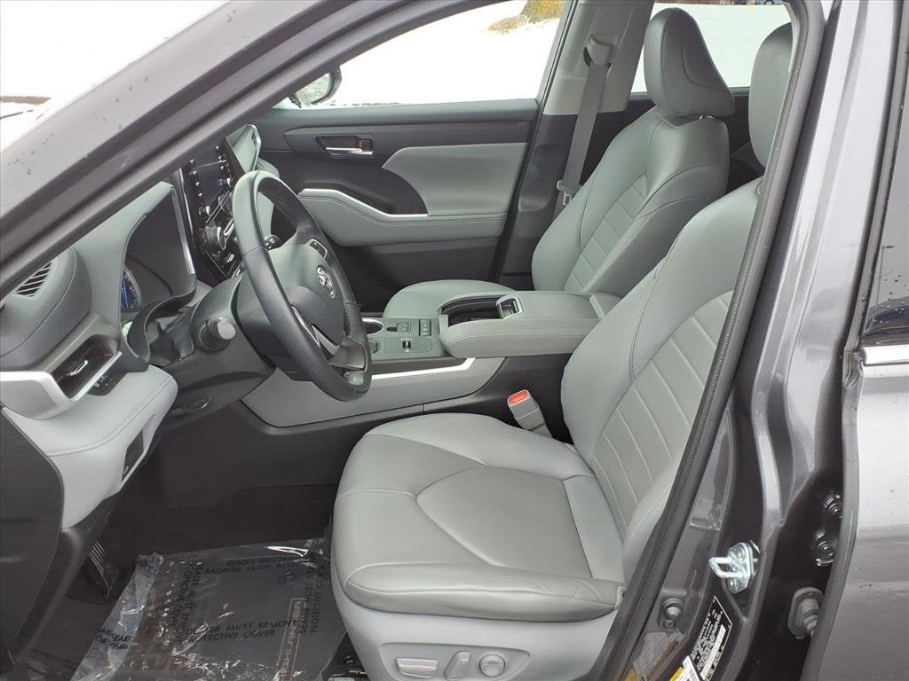 2022 Toyota Highlander Hybrid XLE