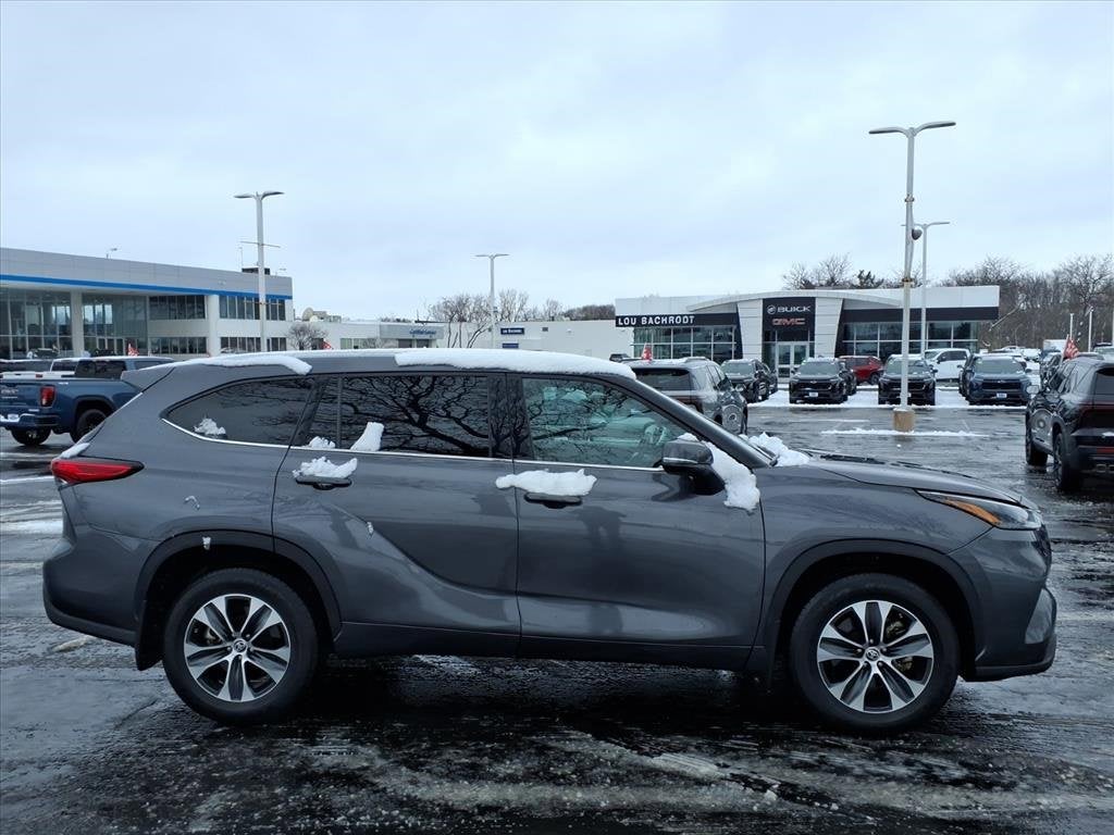 2022 Toyota Highlander Hybrid XLE