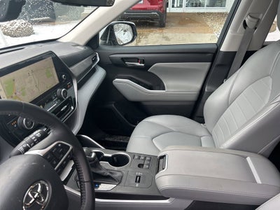 2023 Toyota Highlander Hybrid XLE