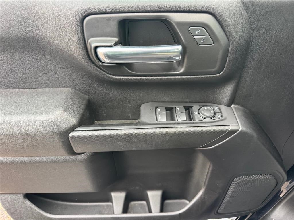 2022 Chevrolet Silverado 1500 4WD Crew Cab Short Bed Custom