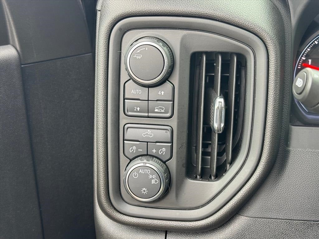 2022 Chevrolet Silverado 1500 4WD Crew Cab Short Bed Custom