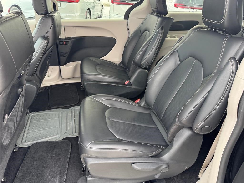 2023 Chrysler Pacifica Hybrid Touring L