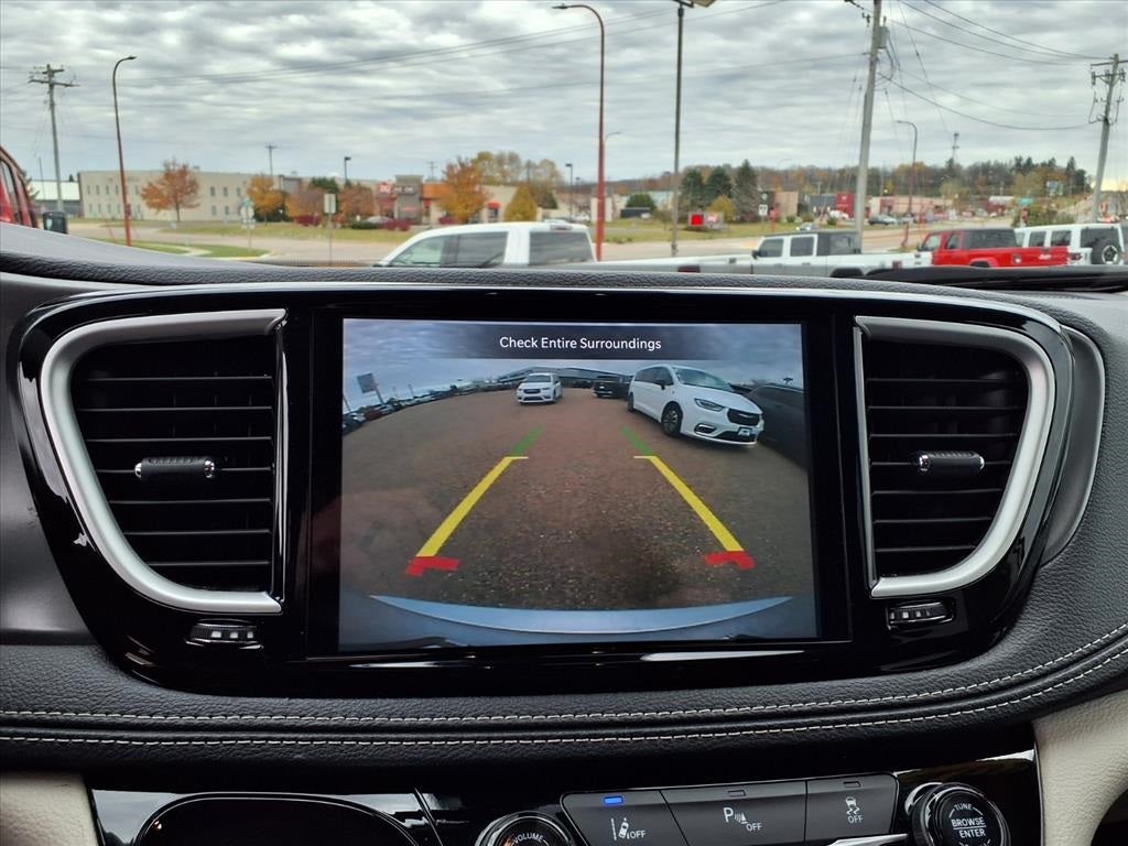 2024 Chrysler Pacifica Hybrid Select