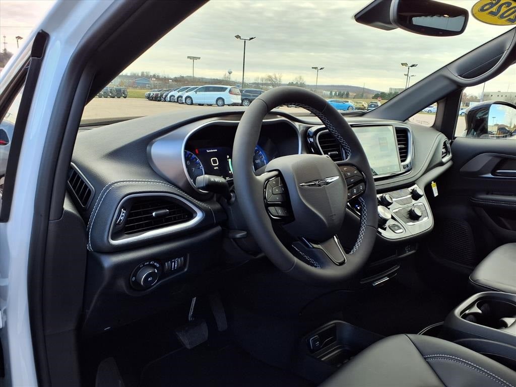 2026 Chrysler Pacifica PACIFICA SELECT AWD