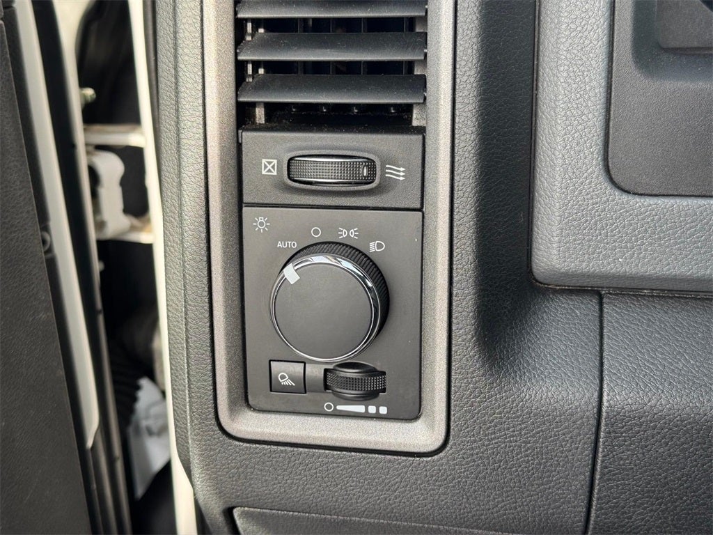 2018 RAM 2500 Tradesman Crew Cab 4x4 6'4' Box